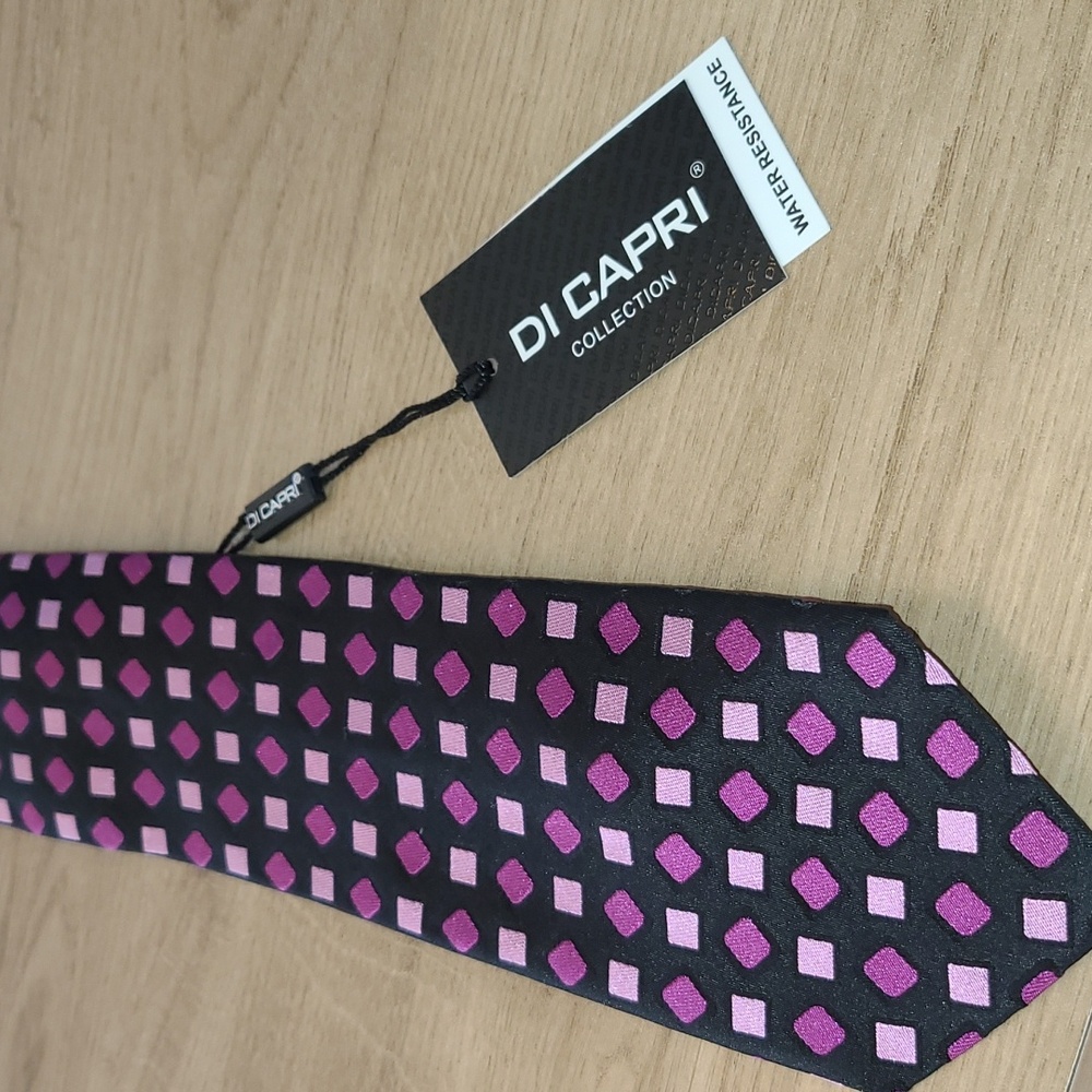 100  % silk tie by di capri  waterproof new